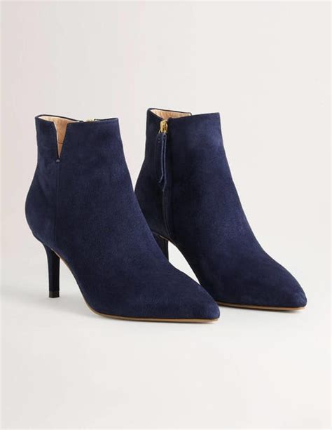 Navy Blue Boots for Different Occasions