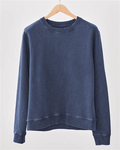 Navy Blue Sweatshirt Fashion Trends