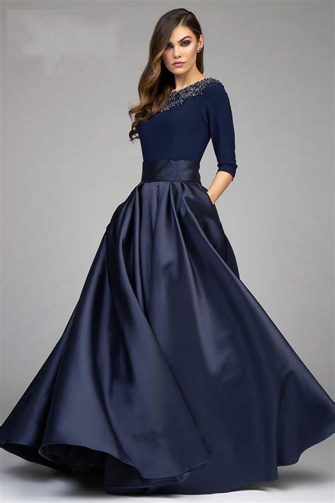 Description of Navy Prom Gown 4