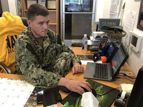 Navy Recruiter Using Technology