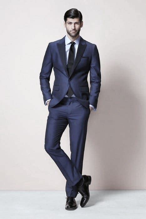 Navy suit and black shoes for business meetings