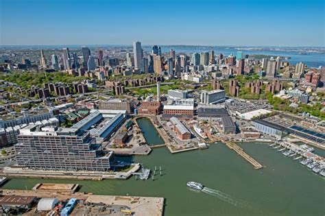 Education and schools in the Navy Yard area