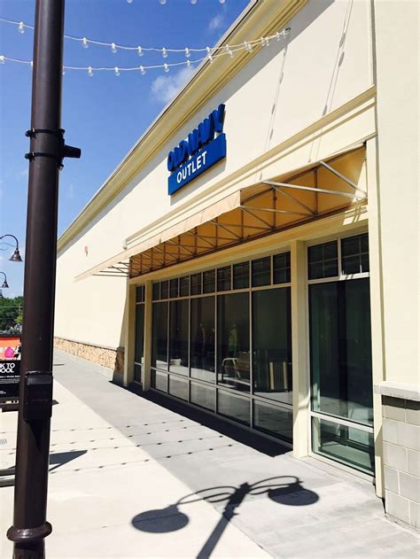 Old Navy Outlet Racks