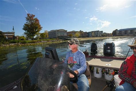 Pewaukee Lake Fishing Activities