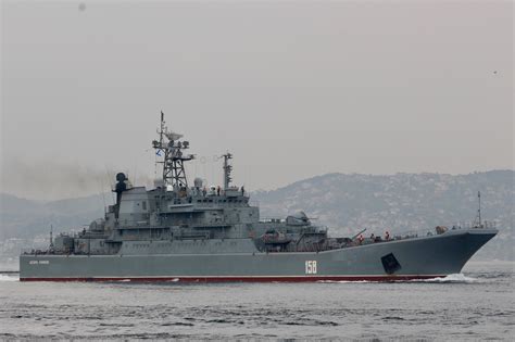 Ropucha Class Landing Ship Image 8