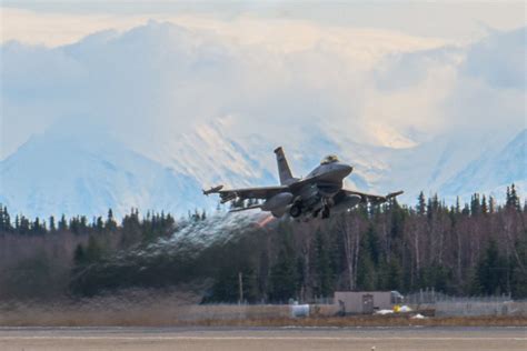 Russia Fighter Jets Intercepted Near Alaska Image 1