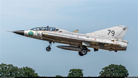 Saab 35 Draken in flight