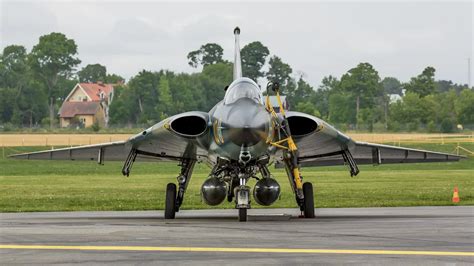 Saab 35 Draken in flight