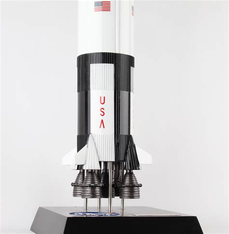 Saturn V Model Rocket Image 3