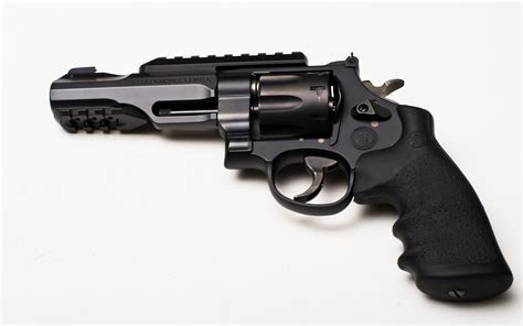 Smith & Wesson 327 TRR8 Features