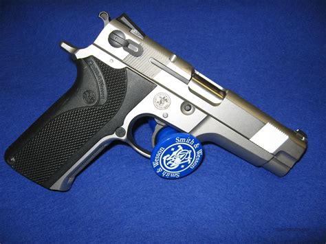 Smith & Wesson 5906 Right Side View