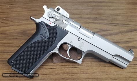 Smith and Wesson 4506 Pistol Image 4