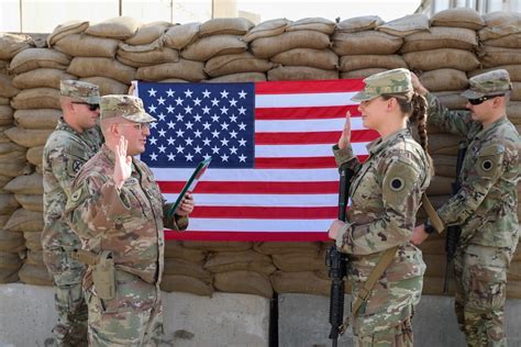 Soldiers taking the oath of enlistment