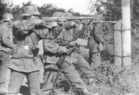 Soviet Soldiers with SVT-40