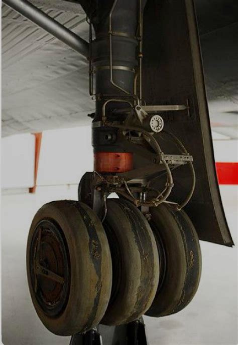 SR-71 landing gear