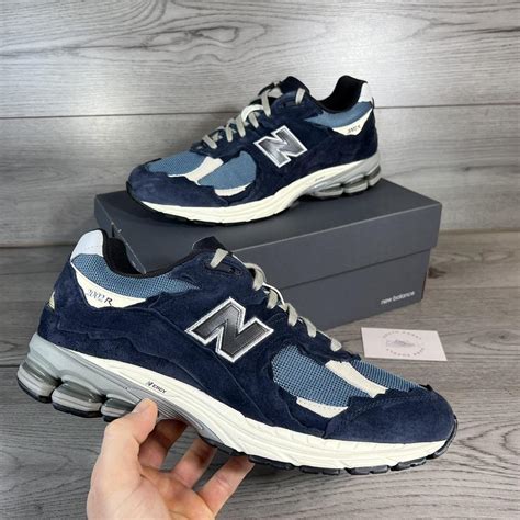 Styling Navy New Balance Shoes