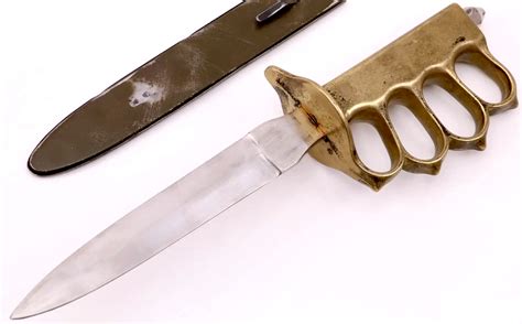 Trench Knife Features