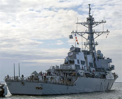 USS Arleigh Burke (DDG-51) in action