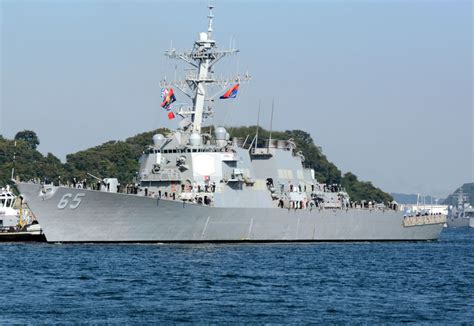 USS Benfold DDG 65 in operation