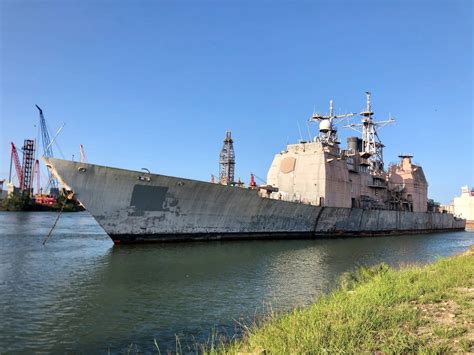 USS Ticonderoga (CG-47)