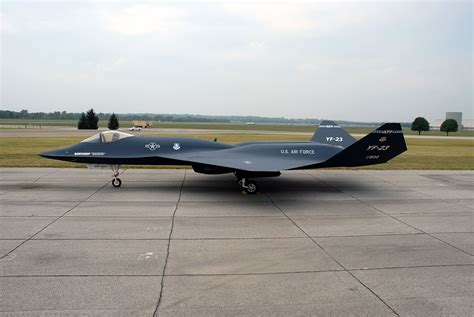 YF-23 Black Widow II landing