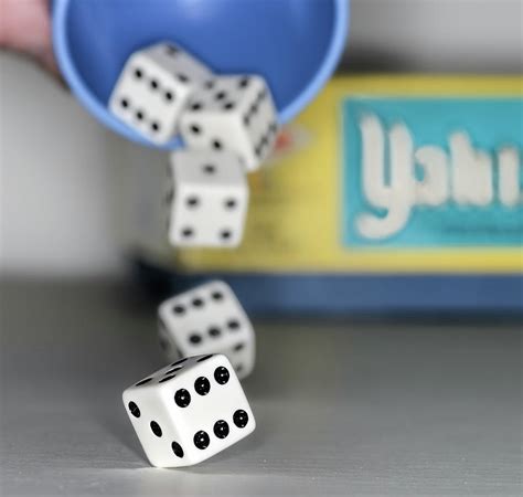 Yahtzee Dice Rolling