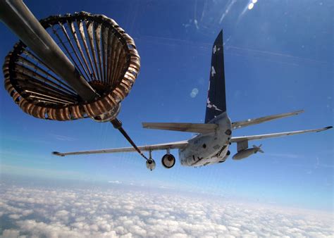 Aerial refueling boom system