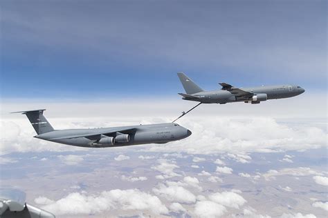 Aerial refueling unmanned aerial vehicle