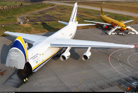 Antonov An-124 Identification