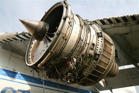 Engine maintenance on the Antonov An-225 Mriya