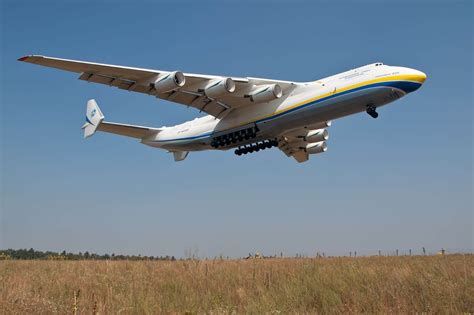 An image of the Antonov An-225 landing