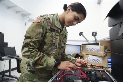 Soldiers in STEM training