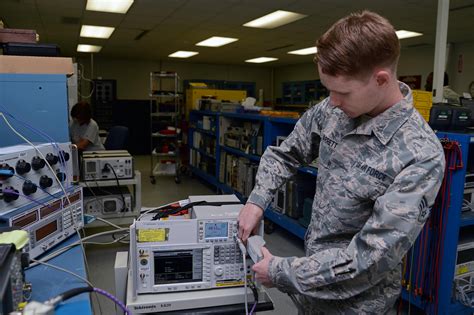 Soldiers in STEM training