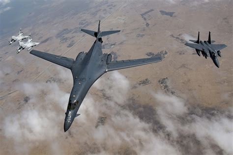 B-1 Lancer formation