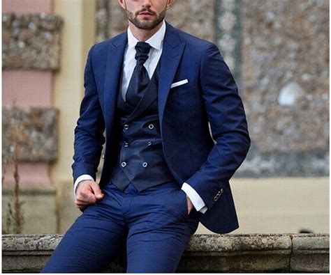 Benefits of wearing a navy blue suit with black shoes