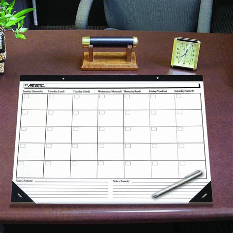 Benefits of using a desk calendar