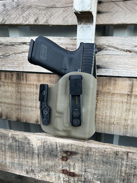 Best Glock 19 Holsters for Left-Handed Shooters