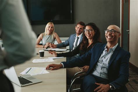 Business meetings to wear a navy blue suit with black shoes