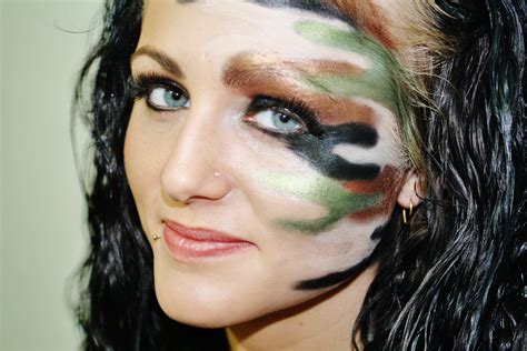 Camouflage makeup for tattoo coverage