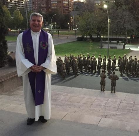 Un capellán en el ejército