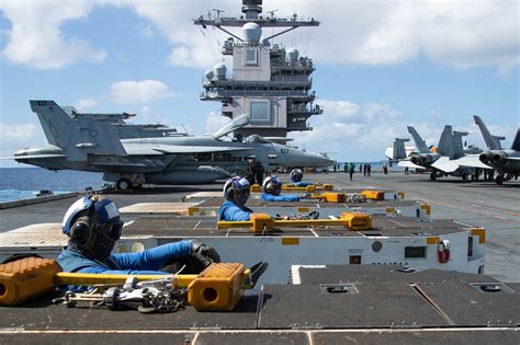 Aircraft carrier USS Harry S. Truman (CVN-75)