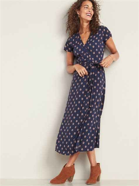 Description of Casual Midi Navy Dress