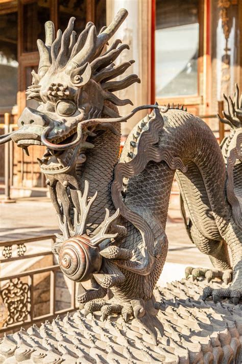 Chinese dragon sculpture