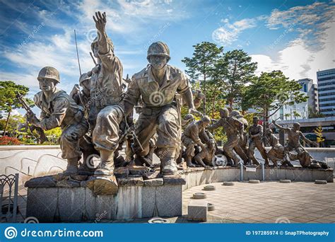 Chinese Soldiers Statue in Korean War