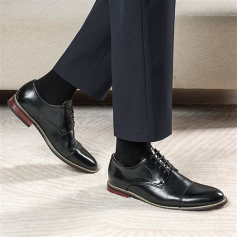 Choosing the right black shoes for a navy blue suit