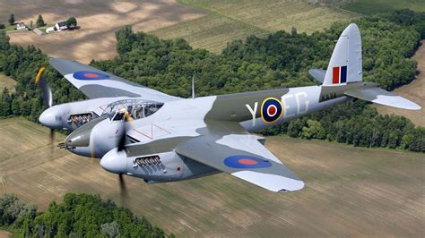 De Havilland Mosquito in flight