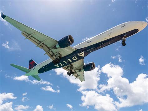 Delta Pilot Pulls Gun Mid-Flight