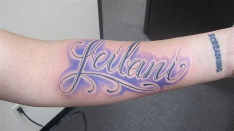 Designing a name tattoo with a professional artist