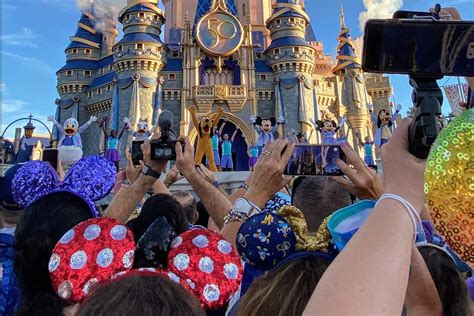 Disney crowd tips