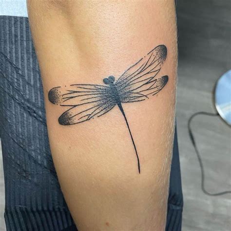 Understanding the Meanings Behind Dragonfly Tattoos